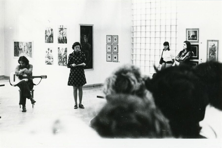 Uprostřed: N. Dvořáková